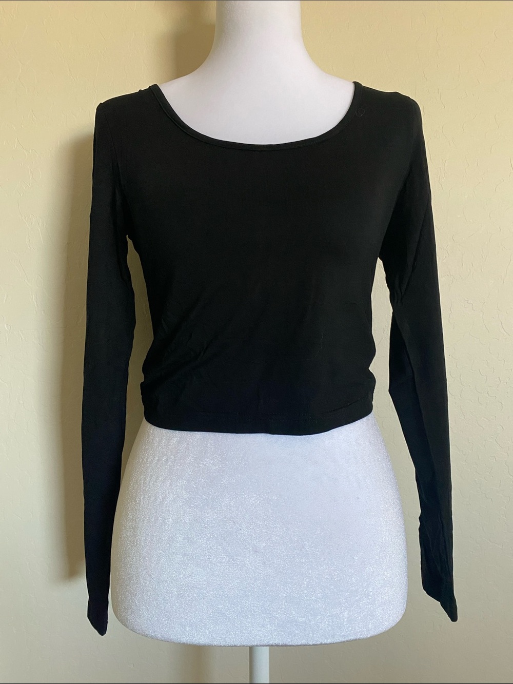 Junior’s Black Long Sleeve Top